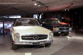Mercedes-Benz 230 SL (1966) - W113 neben Nachfolger R107 - Sonderschau "Mercedes-Benz" im Pantheon Basel 2020/2021