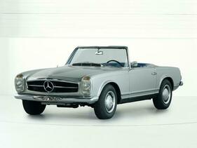 Mercedes-Benz 230 SL (1966) - als Lot 49 angeboten an der Dorotheum "Klassische Fahrzeuge" Versteigerung vom 2. Juli 2022