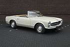 Bild: Mercedes-Benz 230 SL Cabriolet "Pagode" (1965) - als Lot 042 an der Artcurial-Versteigerung anlässlich der Rétromobile in Paris 2018