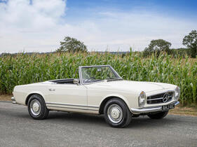Mercedes-Benz 230 SL Convertible with Hardtop (1965) - als Lot 173 an der Bonhams Goodwood Revival Versteigerung 2025
