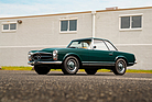 Bild: Mercedes-Benz 230 SL 'Pagoda' (1966) - als Lot 352 an der RM/Sotheby's Monterey Versteigerung am 20. August 2022