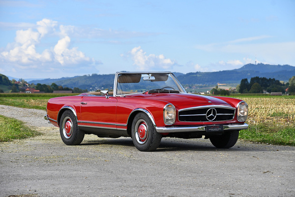 Bild: Mercedes-Benz 230 SL Pagode (1966) - Lot 90 an der Oktober-Versteigerung der Oldtimer Galerie am 12. Oktober 2024