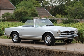 Mercedes-Benz 230 SL Pagode avec hardtop (1965) - als Lot 05 an der Artcurial Mercedes-Versteigerung in Paris am 15. Oktober 2017