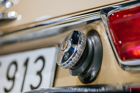 Mercedes-Benz 230 SL (W 113) (1963) – Tanköffnung Mercedes-Benz 230 SL (W 113) (1963) – Tanköffnung
