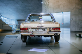 Mercedes-Benz 230 SL (W 113) (1963) – mit dem Spitznamen "Pagode" Mercedes-Benz 230 SL (W 113) (1963) – mit dem Spitznamen "Pagode"