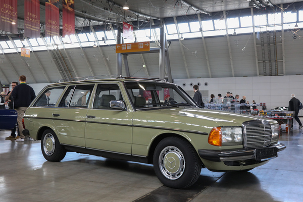 Mercedes-Benz 230 TE (1985) - aus erstser Hand mit 100'600 km auf dem Tacho für EUR 28'700 angeboten - 24. Retro Classics 2025