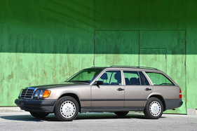 Mercedes-Benz 230 TE W124 (1988) - gemeldet als Lot 104 für Versteigerung der Oldtimer Galerie Toffen vom 17. Oktober 2020