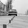 Mercedes-Benz 230 W 110 (1965) - Die Meßstrecke für den Geradelauf im Untertürkheimer Versuchsgelände mit groben Unebenheiten längs und quer zur Fahrtrichtung.