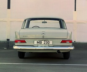 Mercedes-Benz 230 W 110 (1965) - Hier sieht man die Heckflossen besonders gut
