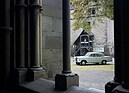 Mercedes-Benz 230 W 110 (1965) - Unter einem Baum stehend