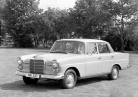 Mercedes-Benz 230 W 110 (1965) - Weit oben angebrachte runde Frontscheinwerfer