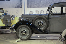 Mercedes-Benz 230 W143 (1937) - Vorkriegseleganz in Grau - Sonderschau "Mercedes-Benz" im Pantheon Basel 2020/2021