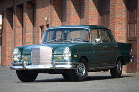 Mercedes-Benz 230S Sedan (1968) - als Lot 338 an der Philadelphia-Versteigerung von Bonhams am 2. Oktober 2017