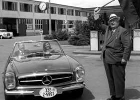 Mercedes-Benz 230SL (W113) 'Pagoda' - ex Sir Stirling Moss OBE (1966) - als Lot 468 angeboten anlässlich Silverstone Auctions “The Classic Sale at Silverstone” am 27. August 2022