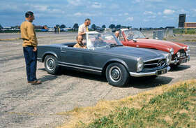 Mercedes-Benz 230SL (W113) 'Pagoda' - ex Sir Stirling Moss OBE (1966) - als Lot 468 angeboten anlässlich Silverstone Auctions “The Classic Sale at Silverstone” am 27. August 2022