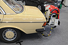 Mercedes-Benz 240 D (1982) - hat soeben die Emissionsmessungen gemäss aktueller Gesetzgebung (und Gerätschaft) geschafft - Retro Classics Stuttgart 2020