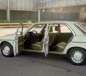 Mercedes-Benz 250 (1976) – Innenraum