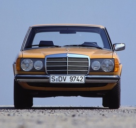 Mercedes-Benz 250 (1976) – charakteristische Rundscheinwerfer (1976)