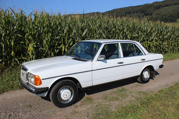 Mercedes Benz 250 (1978) - vorgesehen für die Versteigerung der Oldtimer Galerie in Toffen am 26. April 2014