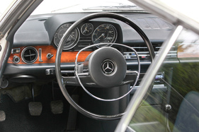 Mercedes-Benz 250 C (1969) - Lenkrad mit grossem Pralltopf