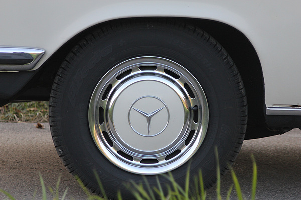Mercedes-Benz 250 C (1969) - Stahlräder und schön gearbeitete Raddeckel