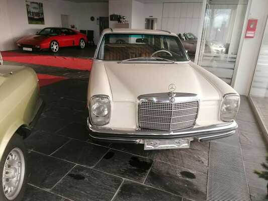 Bild: Mercedes-Benz 250 C (1969) – Ungeschweisst – Angeboten an der Versteigerung am 9. April 2022 durch Günter Baumert