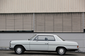 Mercedes-Benz 250 C (1969) - ein flacheres Dach und die Reduktion um zwei Türen waren nötig für die Umgestaltung zum Coupé