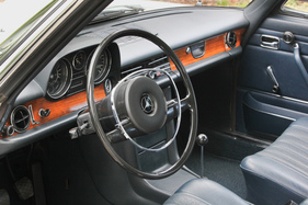 Mercedes-Benz 250 C (1969) - keine grossen Fragen - dieses Auto kann man auf Anhieb fahren