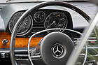 Mercedes-Benz 250 C (1969) - zwei grosse Hauptinstrumente und eine Uhr im Armaturenbrett