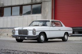 Mercedes-Benz 250 C W114 (1972) - als Lot 03 an der Versteigerung "Klassische Automobile & Motorräder" der Oldtimer Galerie in Toffen am 18. Oktober 2025