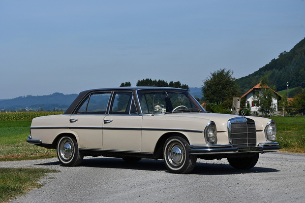 Mercedes-Benz 250 S (1966) - als Lot 116 angeboten an der Versteigerung Oldtimer Galerie Toffen vom 16. Oktober 2021