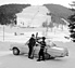 Mercedes-Benz 250 S (1966) – mit grobstolligen Reifen (fast) bis an den Skilift (© Daimler-Benz AG, 1966) Mercedes-Benz 250 S (1966) – mit grobstolligen Reifen (fast) bis an den Skilift (© Daimler-Benz AG, 1966)