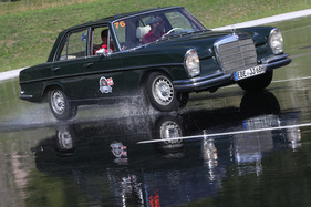 Mercedes-Benz 250 S (1968) - an der Saalbach Classic 2013