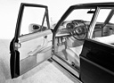 Mercedes-Benz 250 SE (1965) – Blick durch die geöffnete Fahrertür ins Cockpit