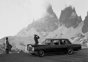 Mercedes-Benz 250 SE (1965) – US-Exportmodell mit Doppelscheinwerfern, spitzen Blinkern und deutschen Ausfuhrkennzeichen (1965)