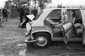 Mercedes-Benz 250 SE (1966) – Unfallforschung: alle Türen lassen sich nach dem Heckaufprall noch öffnen (1966)