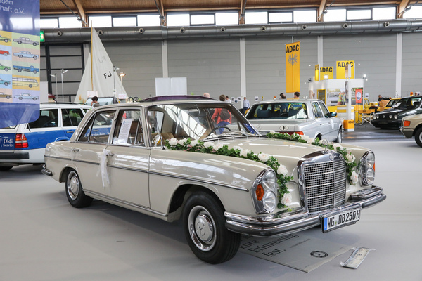 Mercedes-Benz 250 SE (1967) - komplett restauriert und von Zeit zu Zeit als Hochzeitsfahrzeug eingesetzt - Klassikwelt Bodensee 2024