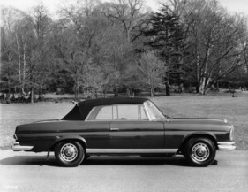Mercedes-Benz 250 SE Cabriolet (1966) - das optisch mit den 220 und 300 SE Cabriolets, die es ersetzte, identische Fahrzeug wurde im Oktober 1966 an der Earls Court Show in London präsentiert (1966)