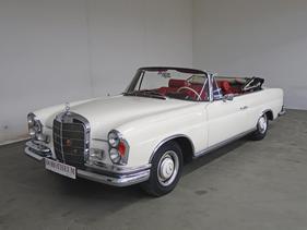 Mercedes-Benz 250 SE Cabriolet (1967) als Lot 314 von Dorotheum an der Classic Expo Salzburg am 17. Oktober 2015 angeboten (1967)