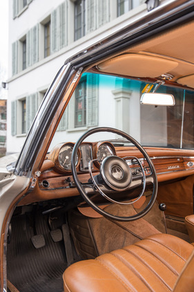 Mercedes-Benz 250 SE Coupé (1965) - Lenkrad mit Sicherheitspralltopf