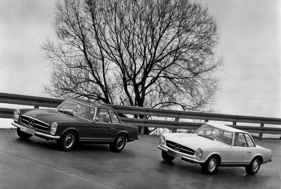 Mercedes-Benz 250 SL (1966) - auf der Einfahrbahn in Untertürkheim