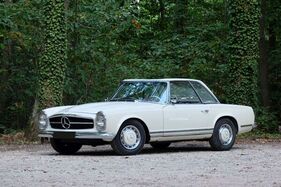 Mercedes-Benz 250 SL (1967) - offered as lot 029 at the Artcurial Sur les Champs auction on October 22, 2023
