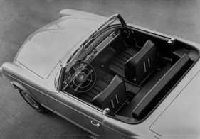 Mercedes-Benz 250 SL (1967) - in der Ausführung "California" gab es dank Verzicht auf das Roadster-Verdeck eine geräumigere Fond-Sitzbank