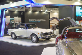 Mercedes-Benz 250 SL Pagode (1963) - auf dem Stand von Mercedes-Benz/AMG - Auto e Moto d'Epoca 2022 (1963)