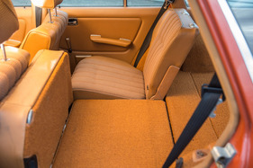 Mercedes-Benz 250 T (1979) - nach Umklappen der Sitze ergibt sich ein ebener Ladeboden (1979)