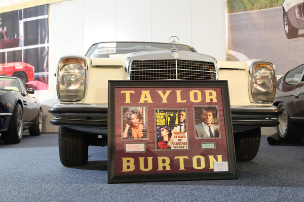 Mercedes-Benz 250C 2.8 (1973) - Lot 108 - der Promi-Bonus von Richard Burton zog nicht, zugeschlagen nur unter Vorbehalt - Oldtimer Galerie Gstaad Versteigerung 2018