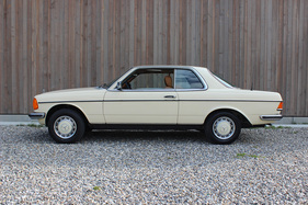 Mercedes-Benz 280 C (1978) - angeboten an der Versteigerung der Oldtimer Galerie in Toffen am 28. November 2015 (1978)