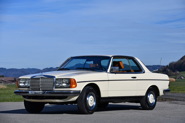 Mercedes-Benz 280 C W123 (1978) - as lot 39 at the auction of the Oldtimer Gallery in Toffen on March 28, 2020