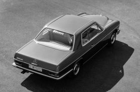 Mercedes-Benz 280 CE (1971) - Blick von schräg oben