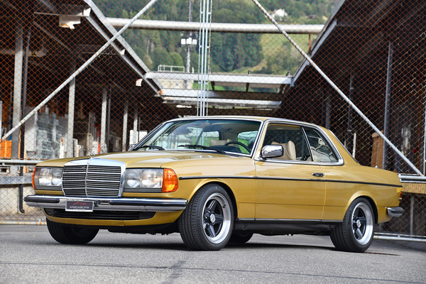 Mercedes-Benz 280 CE (1978) - als Lot 192 angeboten an der Versteigerung Oldtimer Galerie Toffen vom 16. Oktober 2021